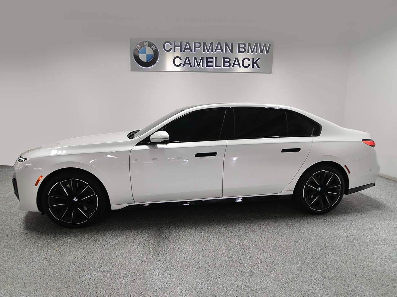 Certified 2023 BMW 740i RWD image 3