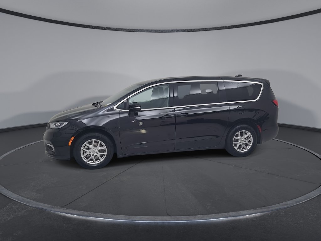 Certified 2024 Chrysler Pacifica Touring-L FWD image 10