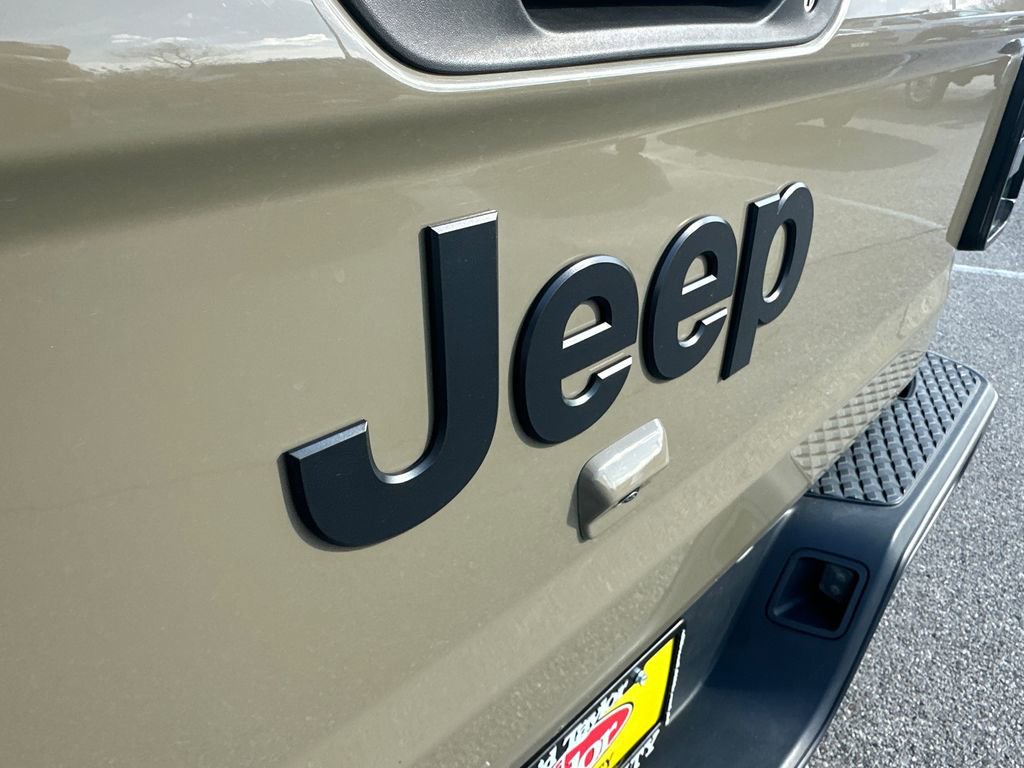 Used 2020 Jeep Gladiator Sport image 34