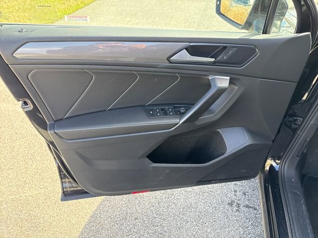 Used 2023 Volkswagen Tiguan SE w/ Panoramic Sunroof Package image 21