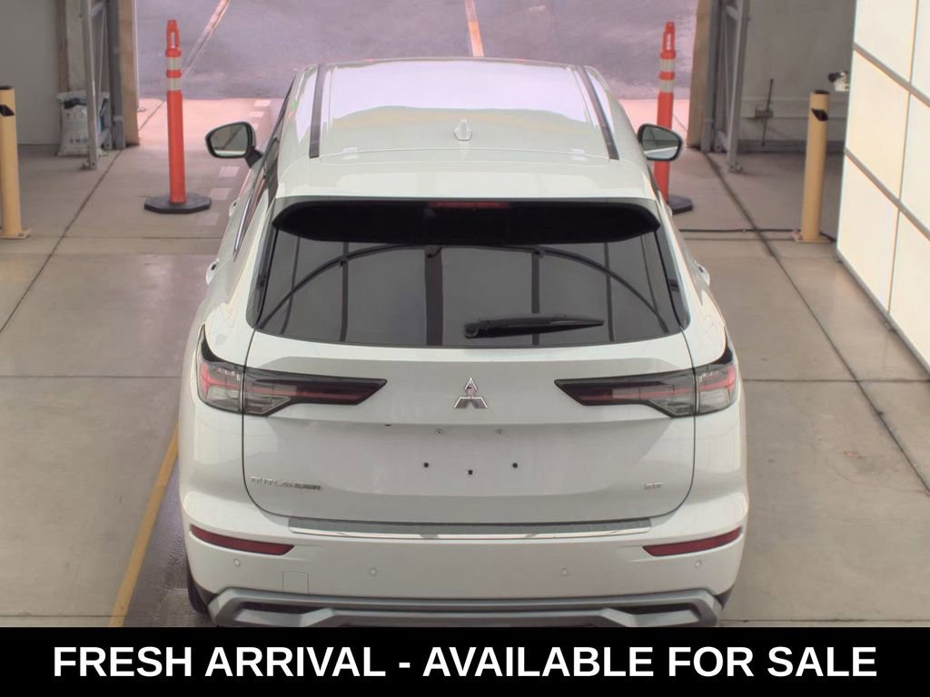 Used 2025 Mitsubishi Outlander SE image 5