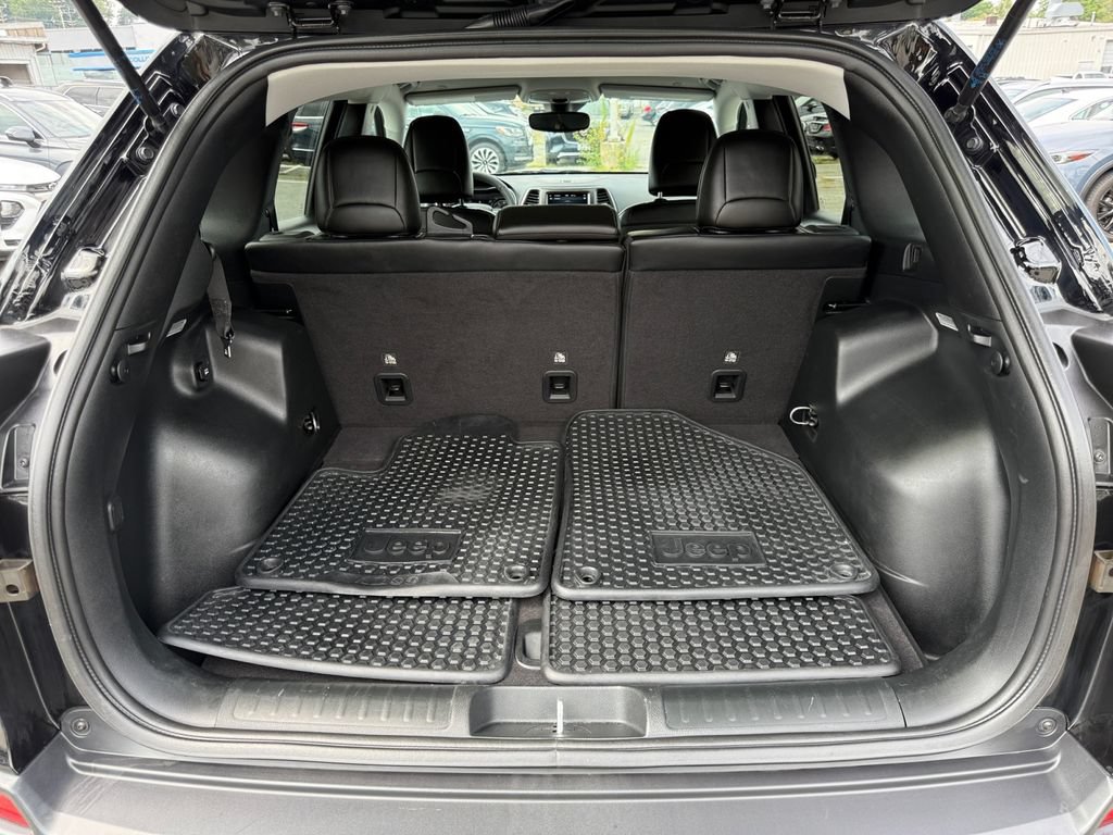 Used 2022 Jeep Cherokee Trailhawk AWD/4WD image 25