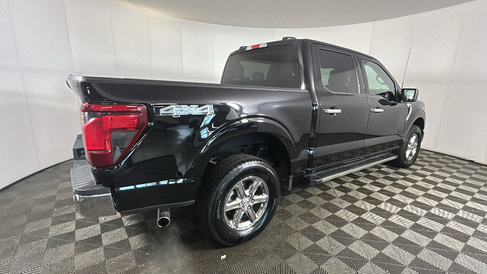 Used 2025 Ford F150 XLT w/ Equipment Group 301A Standard AWD/4WD image 3