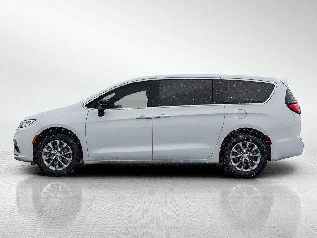 New 2026 Chrysler Pacifica Select AWD/4WD image 4