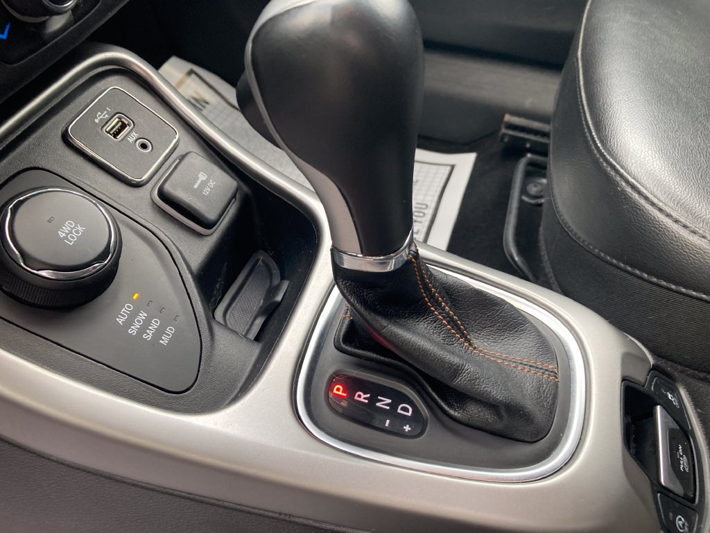 Used 2019 Jeep Compass Latitude w/ Cold Weather Group AWD/4WD image 30