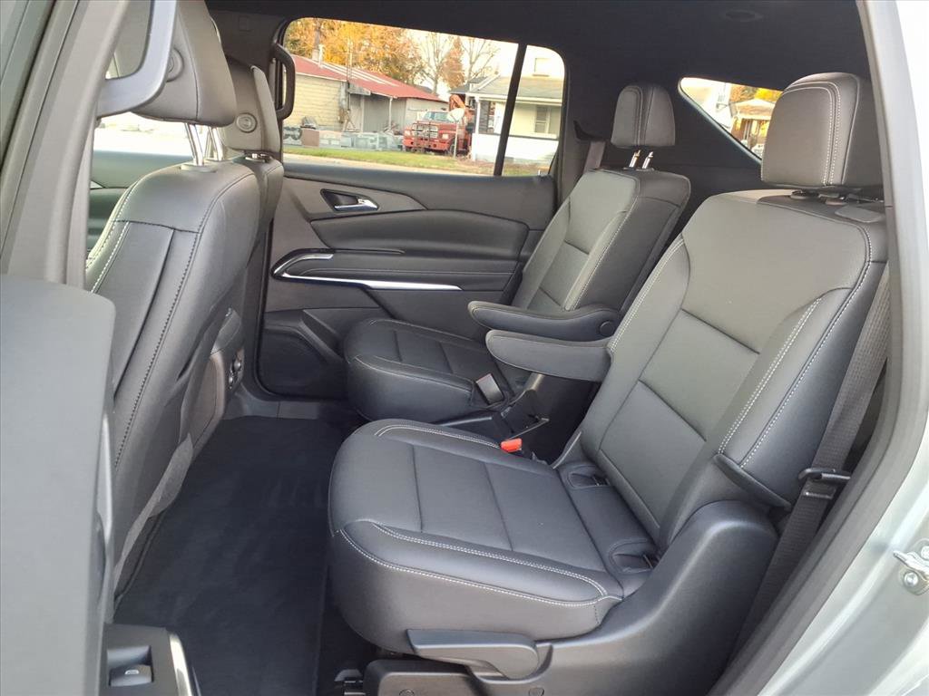 Used 2025 Chevrolet Traverse LT AWD/4WD image 10