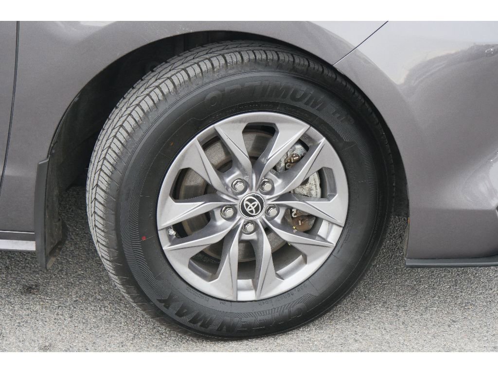 Used 2023 Toyota Sienna LE image 26
