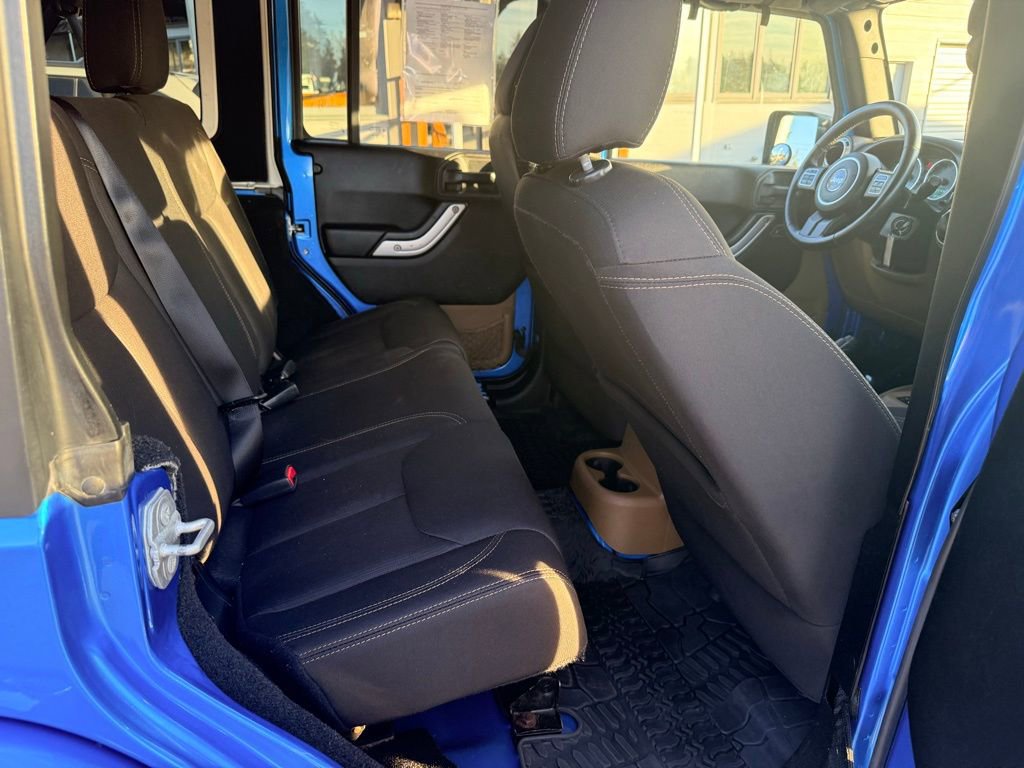 Used 2015 Jeep Wrangler Unlimited Sahara w/ Connectivity Group image 28