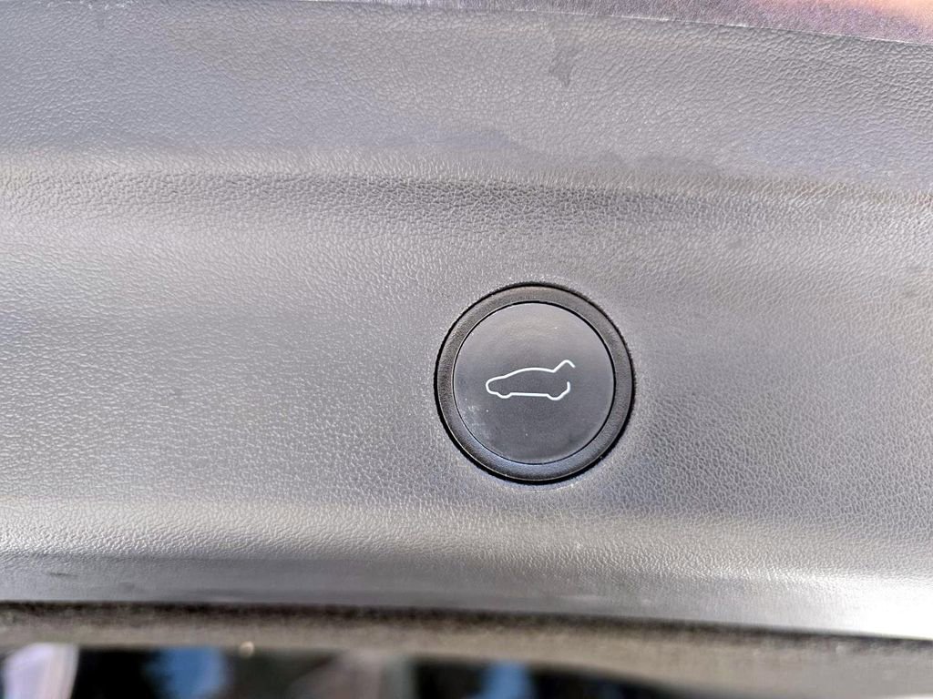 Used 2021 Tesla Model Y Performance image 28