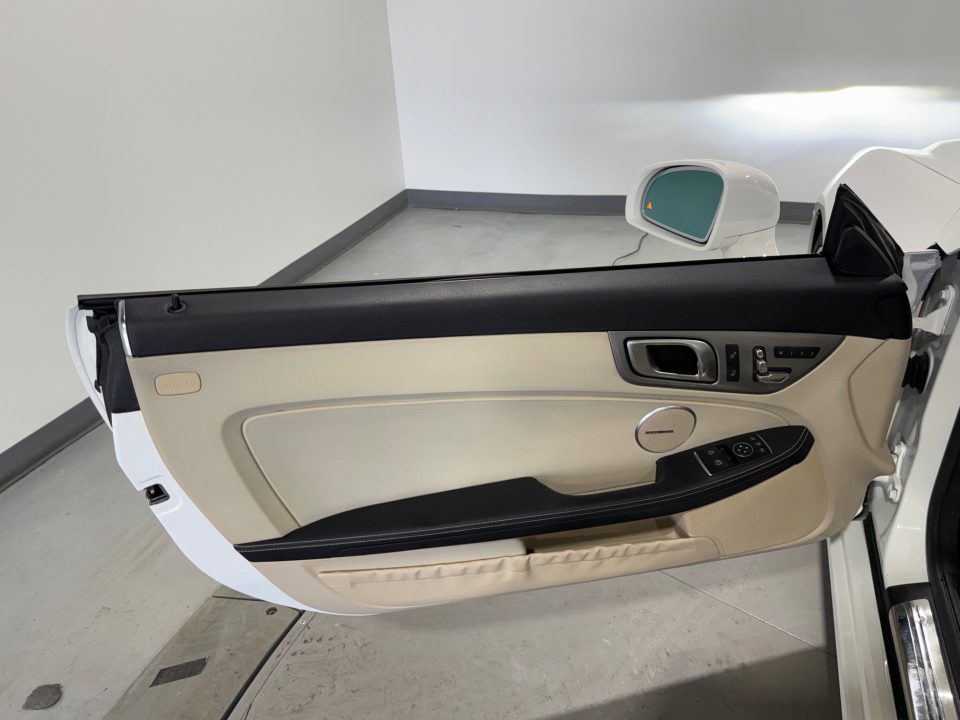 Used 2017 Mercedes-Benz SLC 300 w/ Premium 2 Package image 25