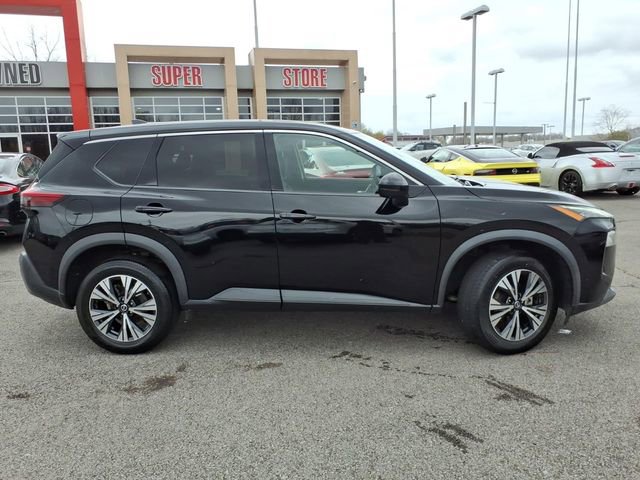 Used 2021 Nissan Rogue SV image 2