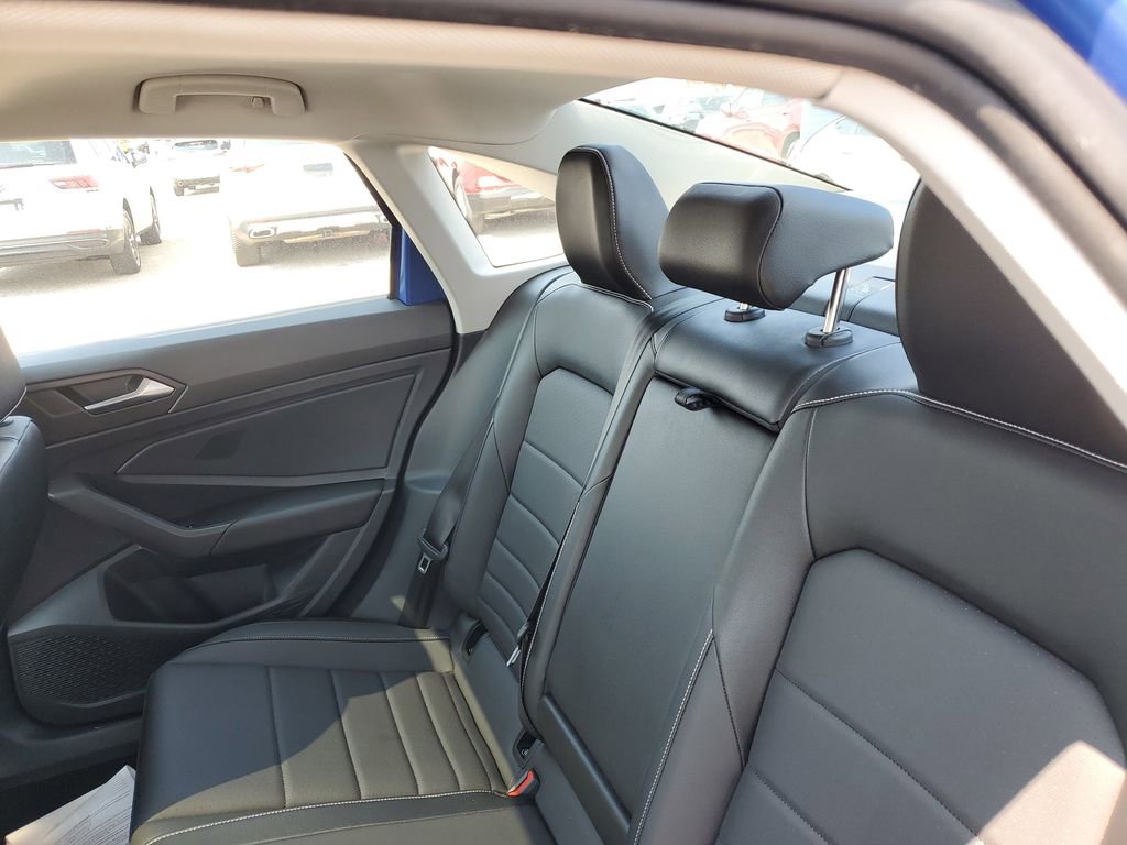 Used 2023 Volkswagen Jetta SE image 30