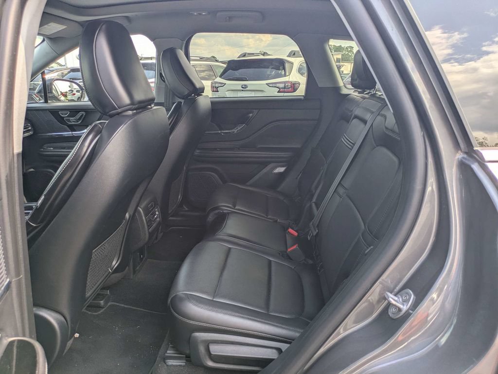 Used 2022 Lincoln Corsair AWD w/ Premium Package image 16