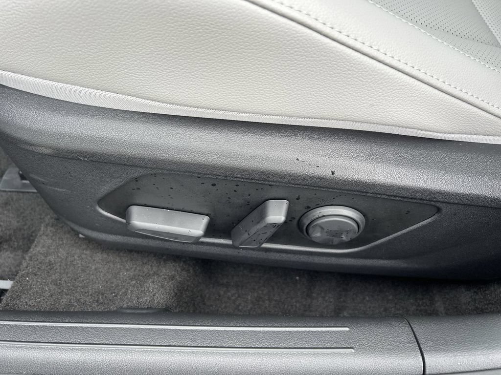 New 2026 Hyundai Elantra Limited FWD image 10