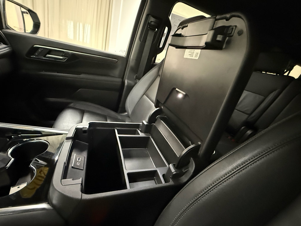 Used 2025 Chevrolet Suburban Z71 AWD/4WD image 40