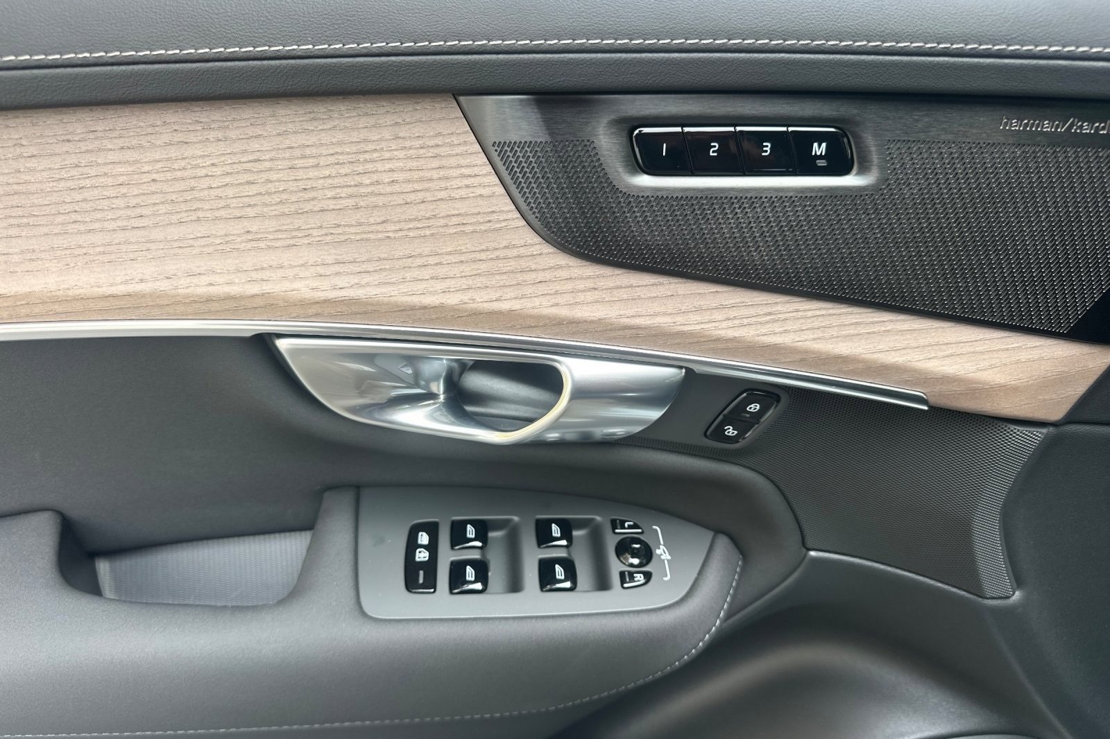 New 2026 Volvo XC90 B5 Plus image 14