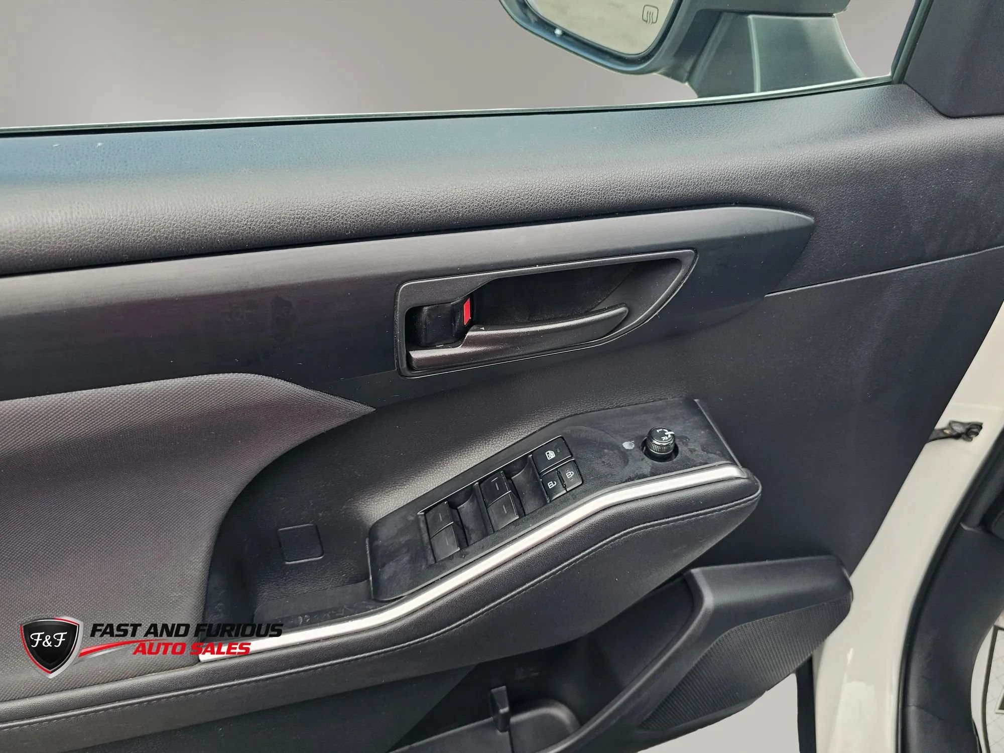 Used 2020 Toyota Highlander L AWD/4WD image 33