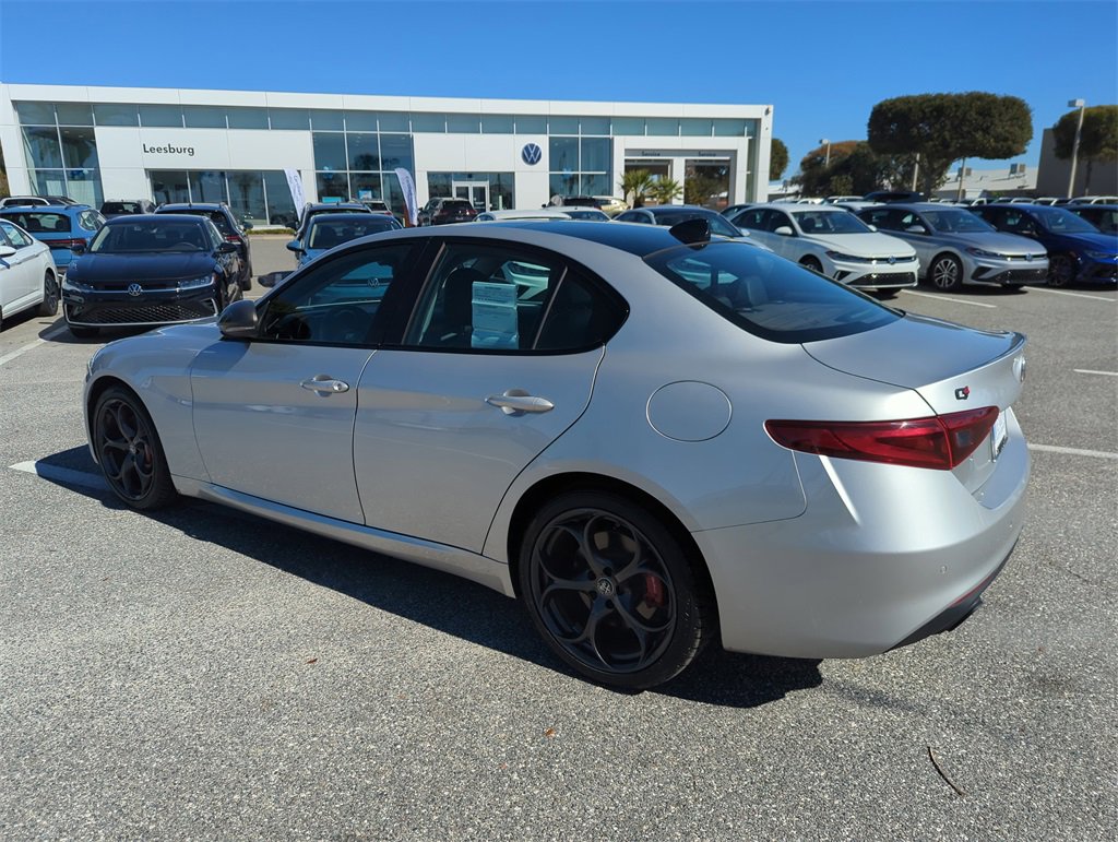 Used 2019 Alfa Romeo Giulia Base image 9