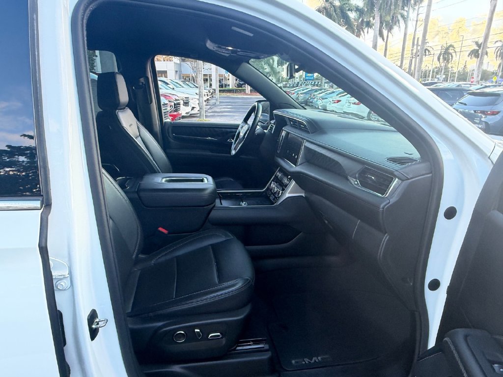 Used 2023 GMC Yukon Denali AWD/4WD image 19