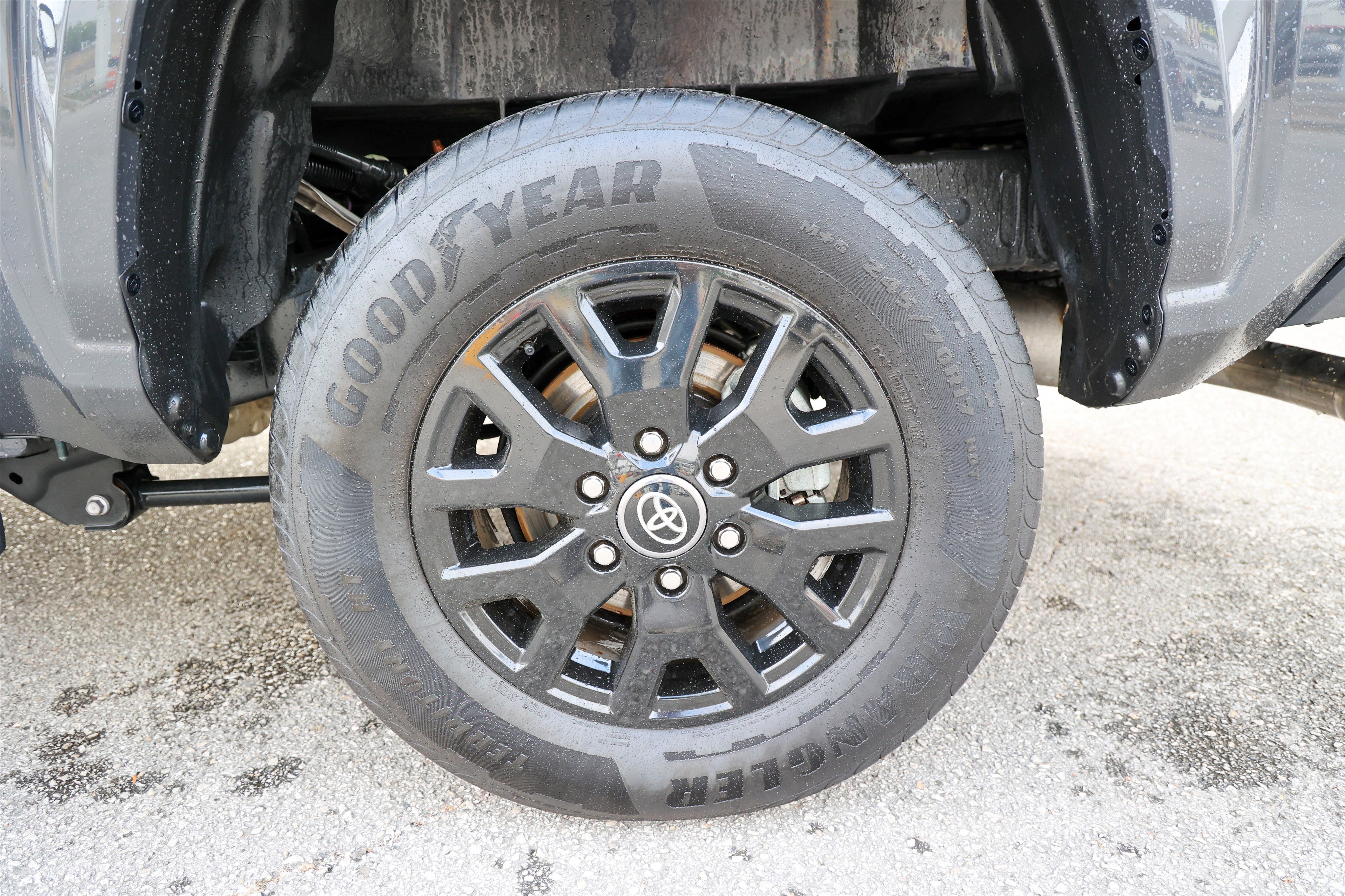 Certified 2025 Toyota Tacoma SR5 w/ SR5 Upgrade Package AWD/4WD image 17