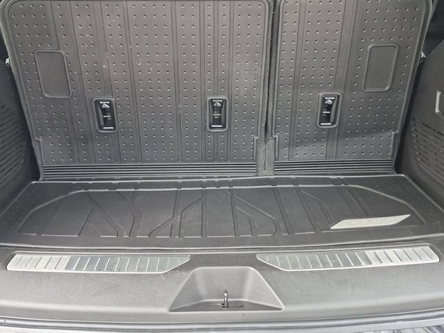 Used 2023 Chevrolet Tahoe Premier AWD/4WD image 25