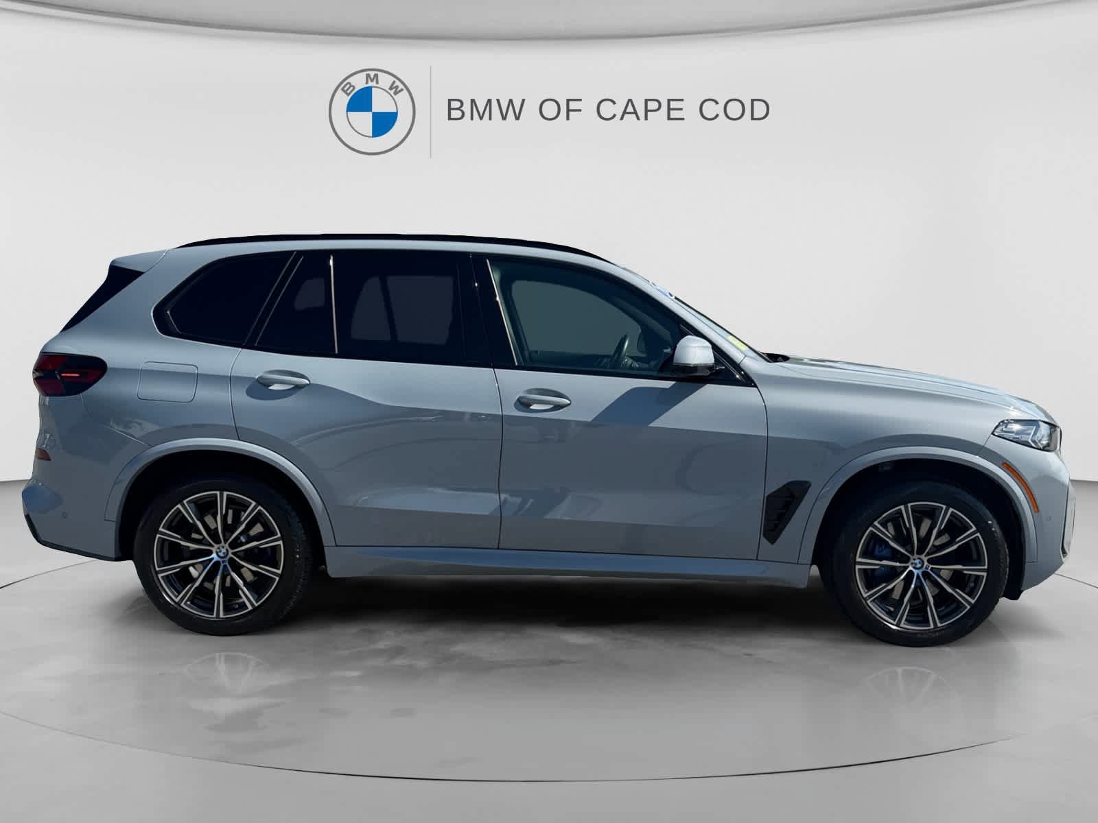 Used 2025 BMW X5 xDrive40i w/ M Sport Package AWD/4WD image 8