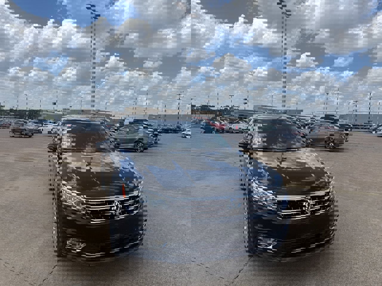 Used 2018 Volkswagen Passat 3.6 SEL Premium image 3