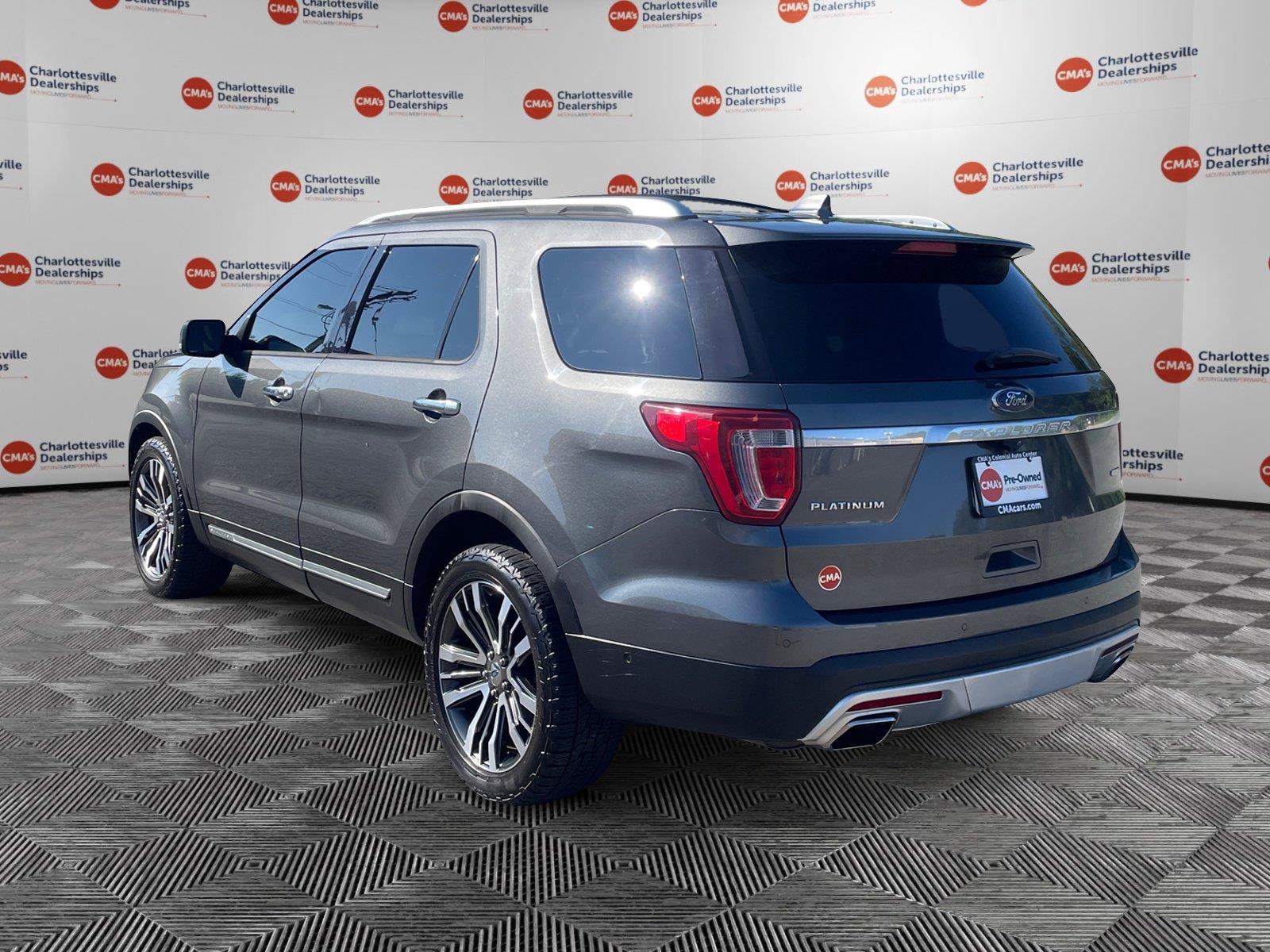 Used 2016 Ford Explorer Platinum AWD/4WD image 3