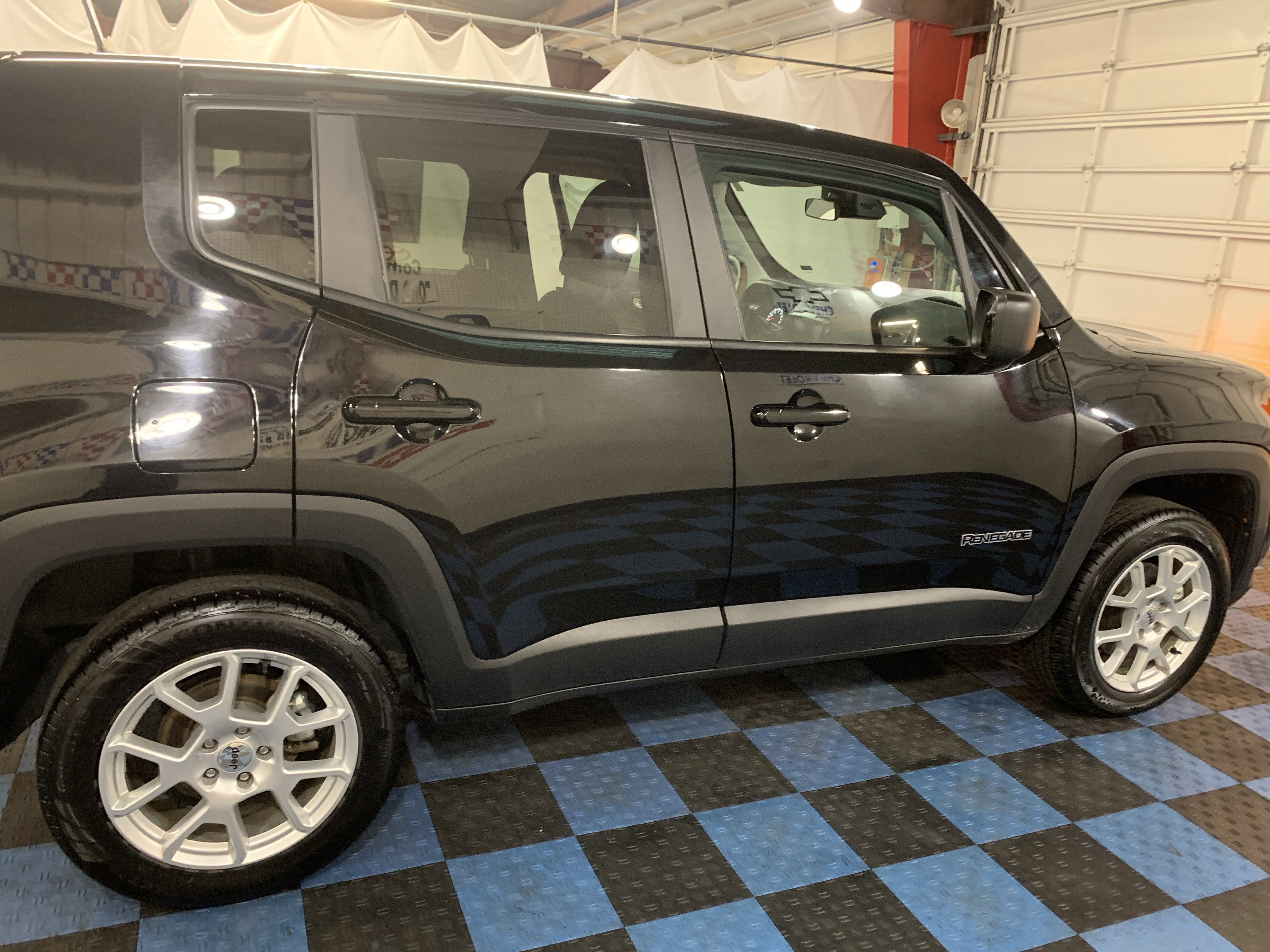 Used 2023 Jeep Renegade Latitude image 7