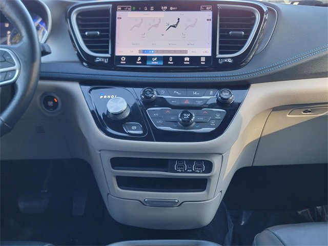 Certified 2021 Chrysler Pacifica Touring-L image 28