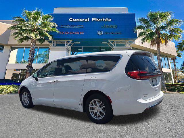 Certified 2023 Chrysler Pacifica Touring-L FWD image 7