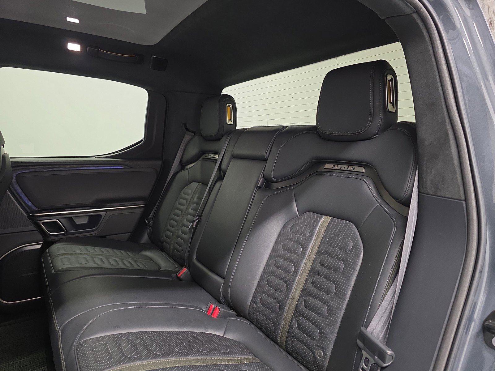 Used 2022 Rivian R1T Adventure image 21