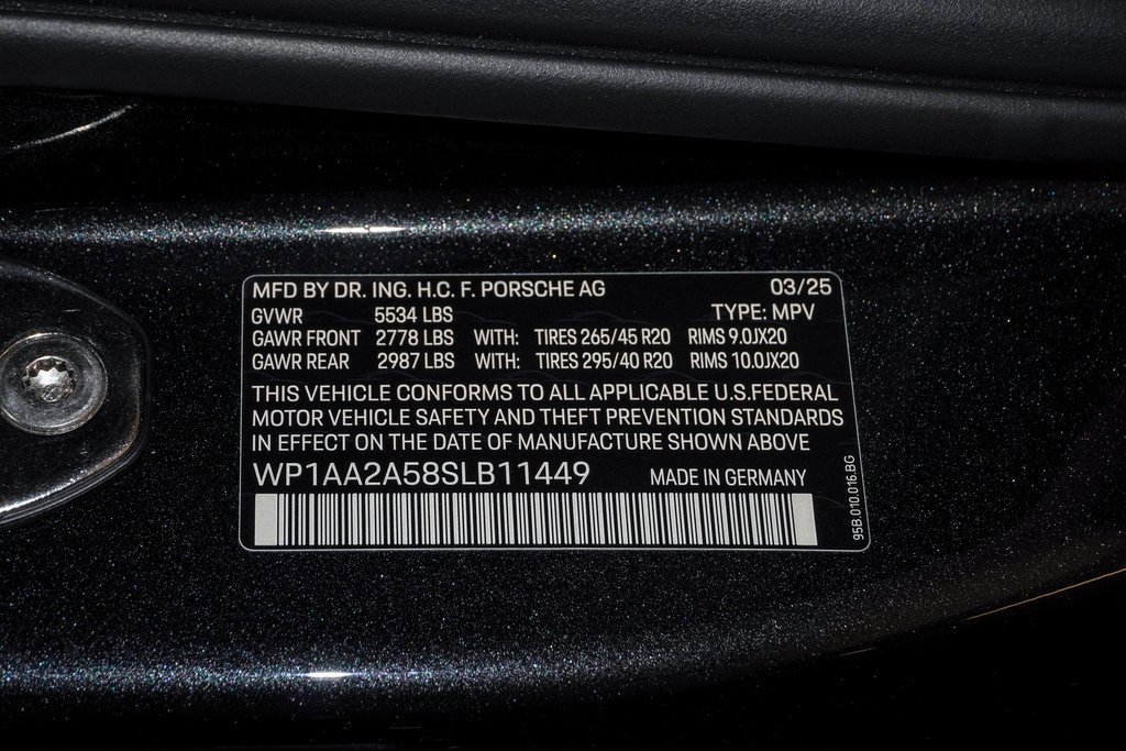 Certified 2025 Porsche Macan image 30