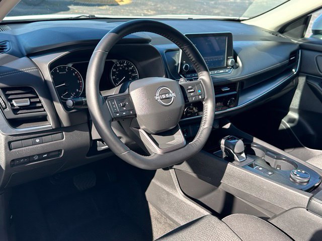 Certified 2025 Nissan Rogue SV AWD/4WD image 30