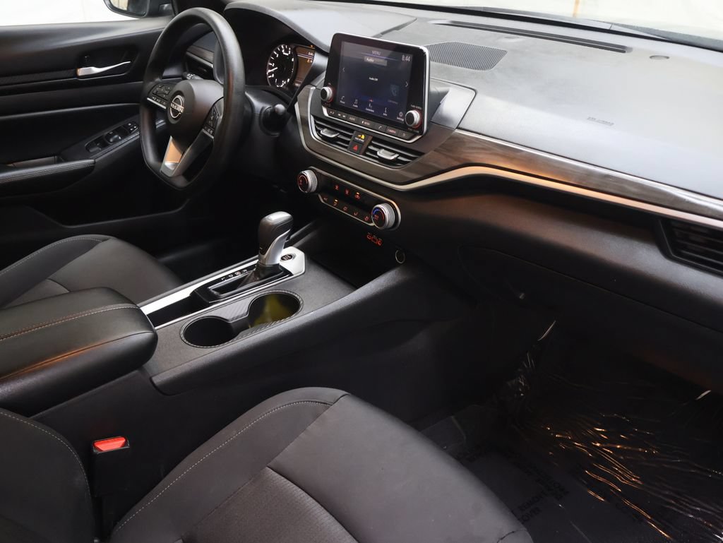 Used 2025 Nissan Altima 2.5 SV FWD image 11