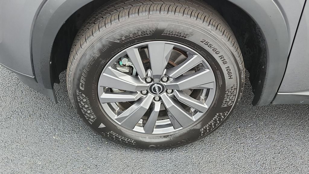 Used 2025 Nissan Pathfinder SV image 14