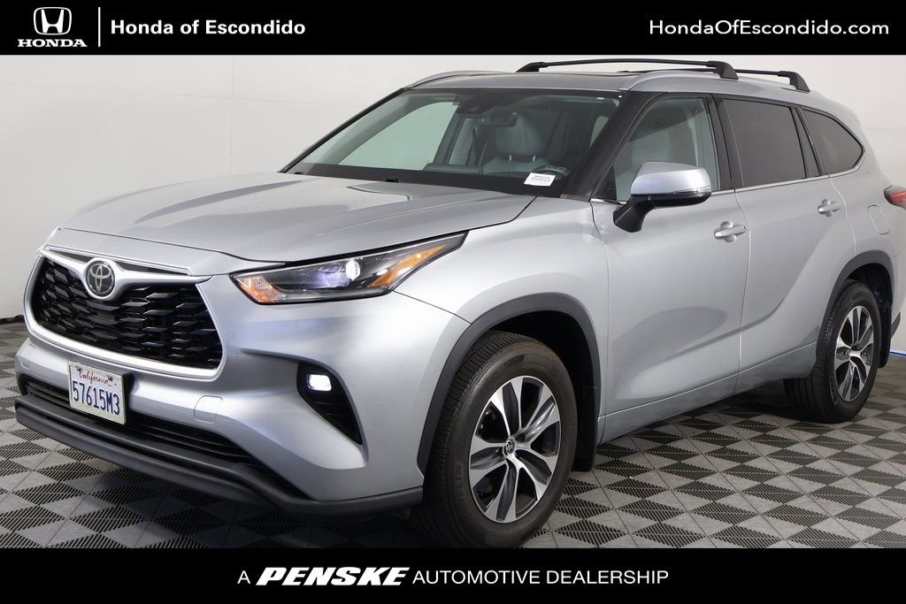Used 2021 Toyota Highlander XLE image 1