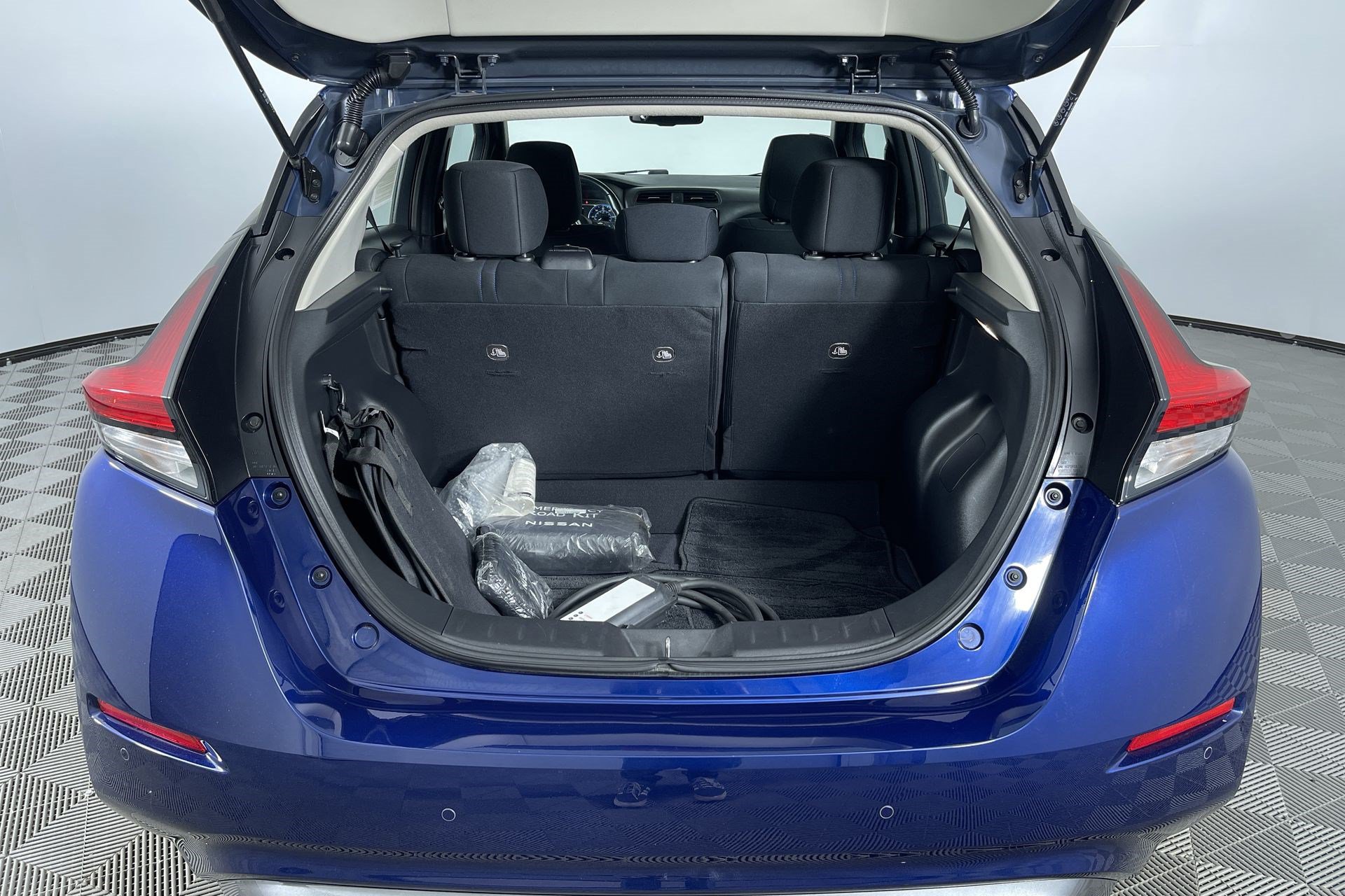 Certified 2025 Nissan Leaf SV Plus FWD image 25