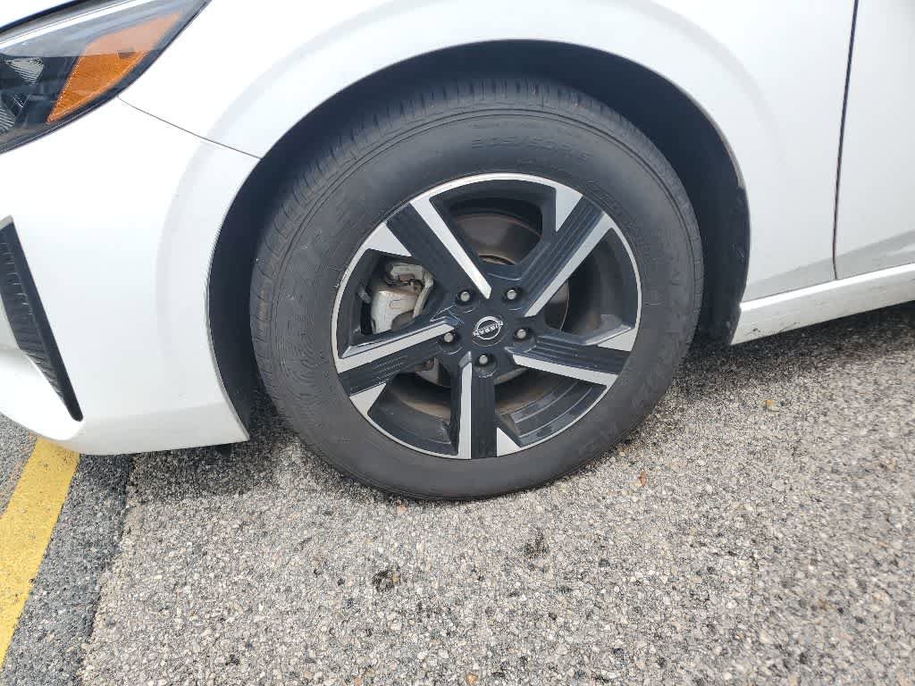 Used 2024 Nissan Sentra SV FWD image 2
