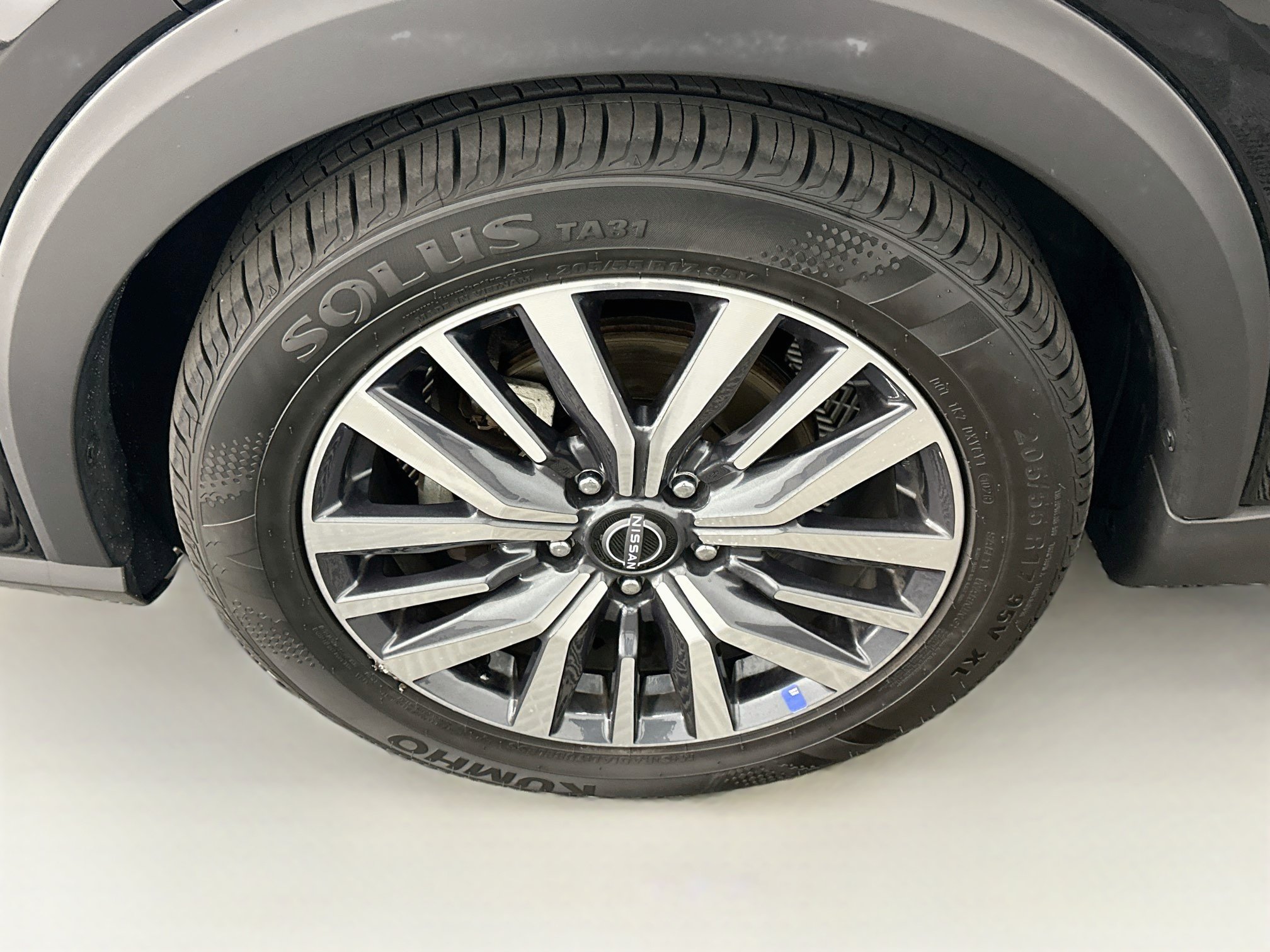 Used 2024 Nissan Kicks SR FWD image 11