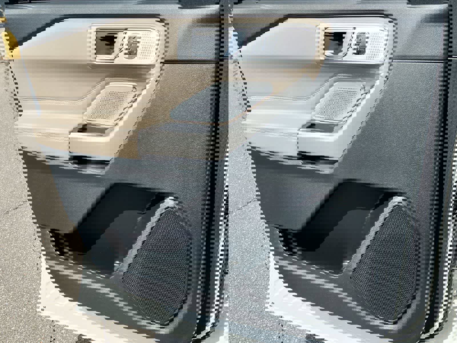 Used 2023 Ford Explorer Limited w/ Limited Technology Package image 29