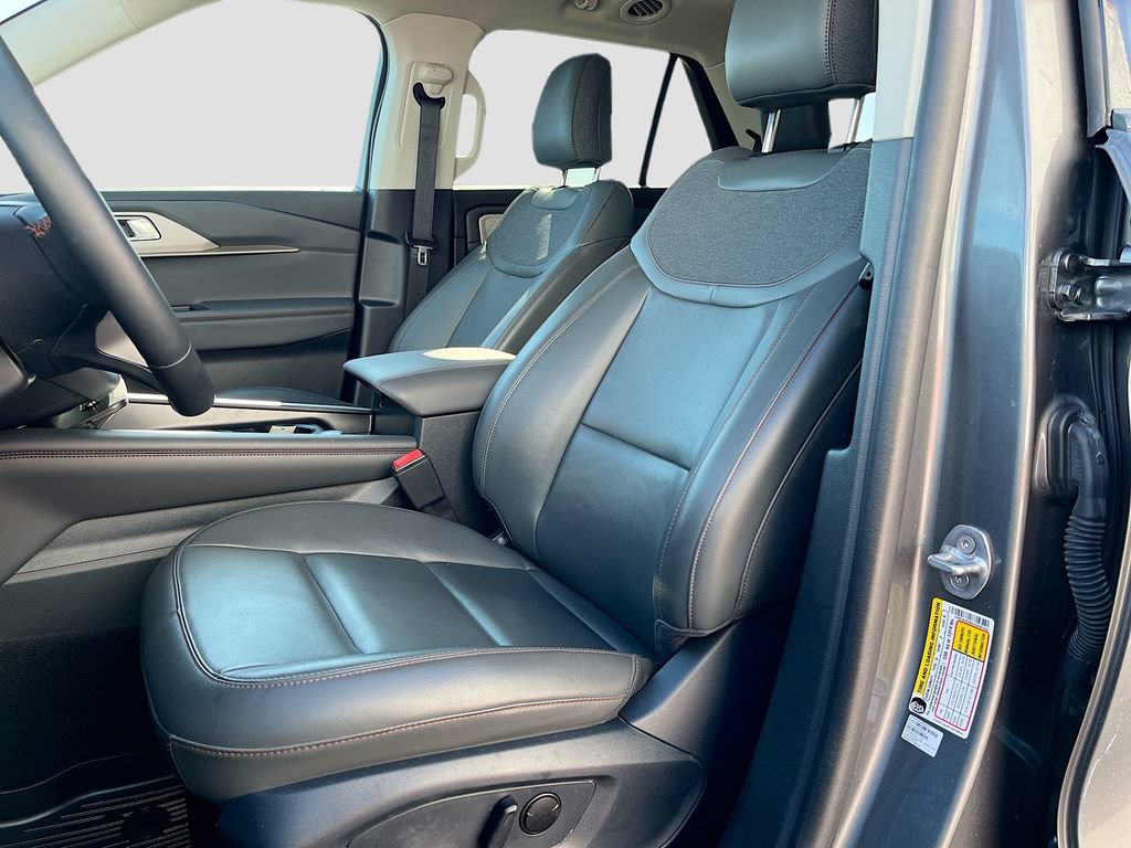 Used 2025 Ford Explorer Active w/ Active Comfort Package AWD/4WD image 21