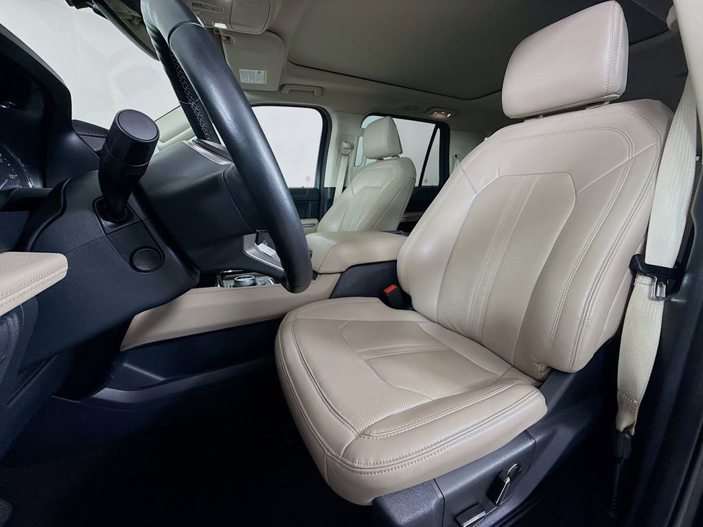 Used 2024 Ford Expedition Limited image 11