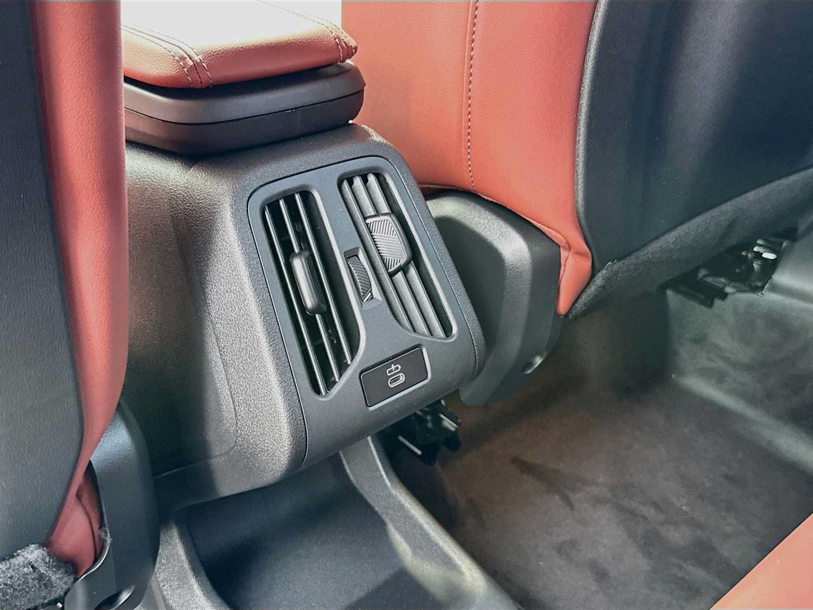 New 2027 BMW X1 xDrive28i AWD/4WD image 18