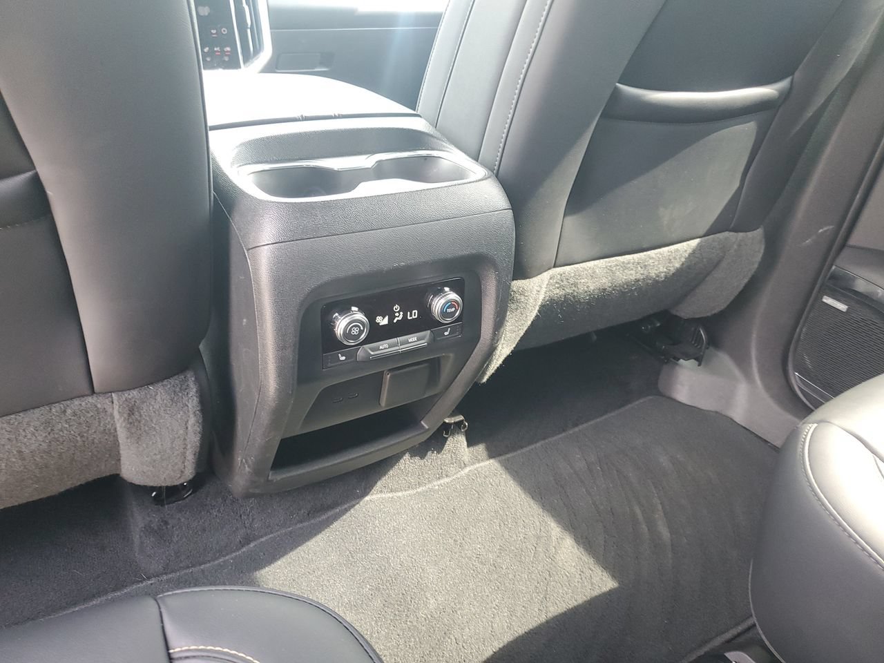 Used 2024 GMC Acadia Elevation w/ Luxury Package FWD image 11