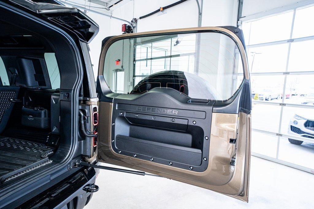 Used 2025 Land Rover Defender 110 X image 63