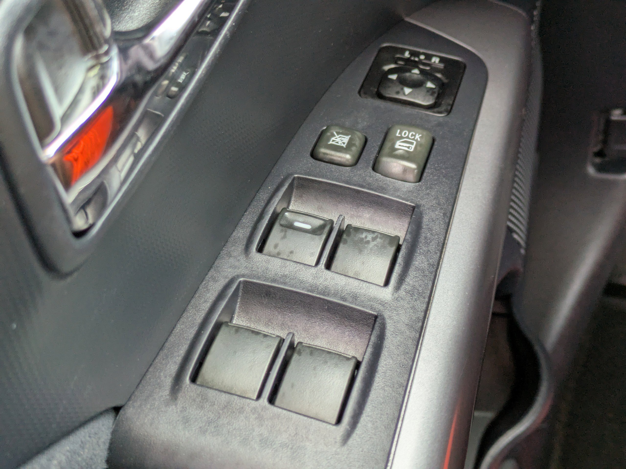 Used 2012 Mitsubishi Outlander ES image 20