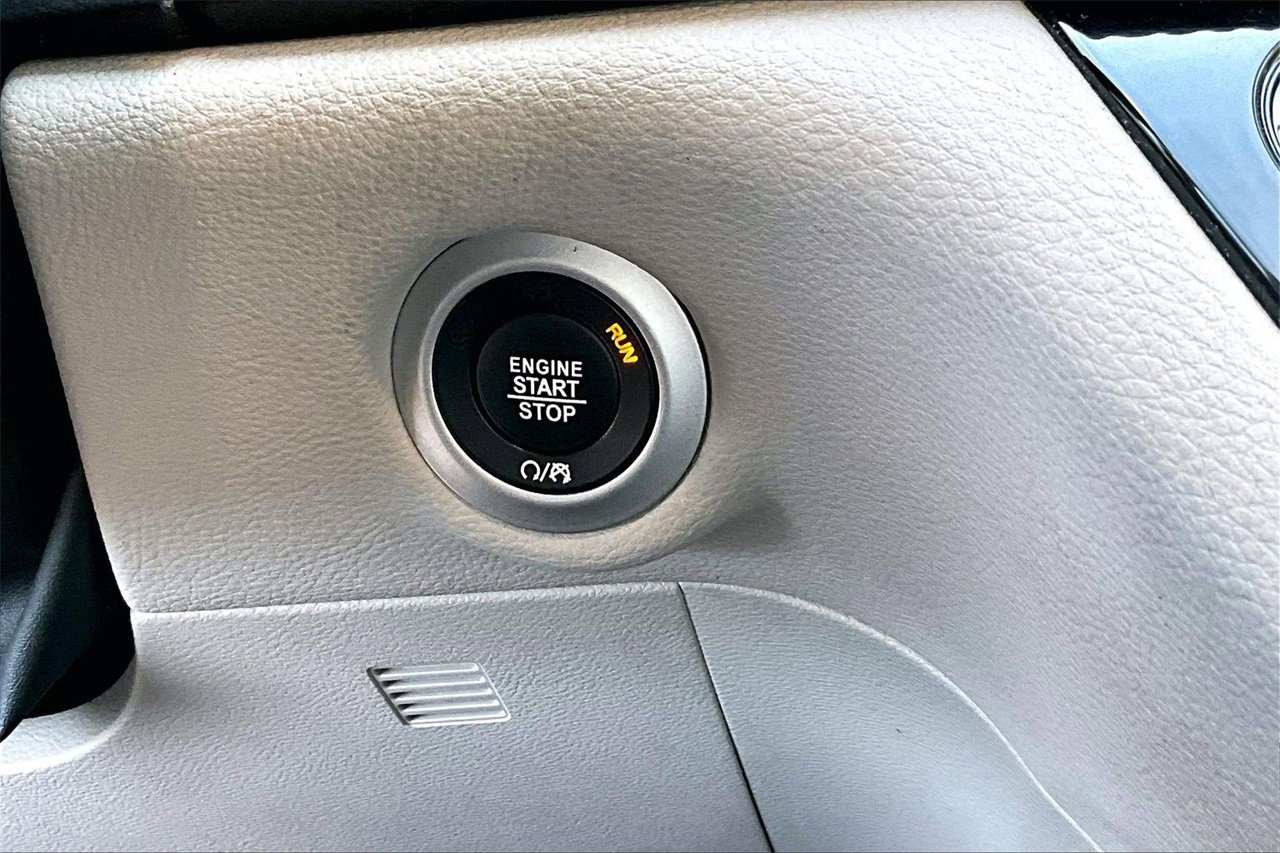 Certified 2023 Chrysler Pacifica Limited image 29