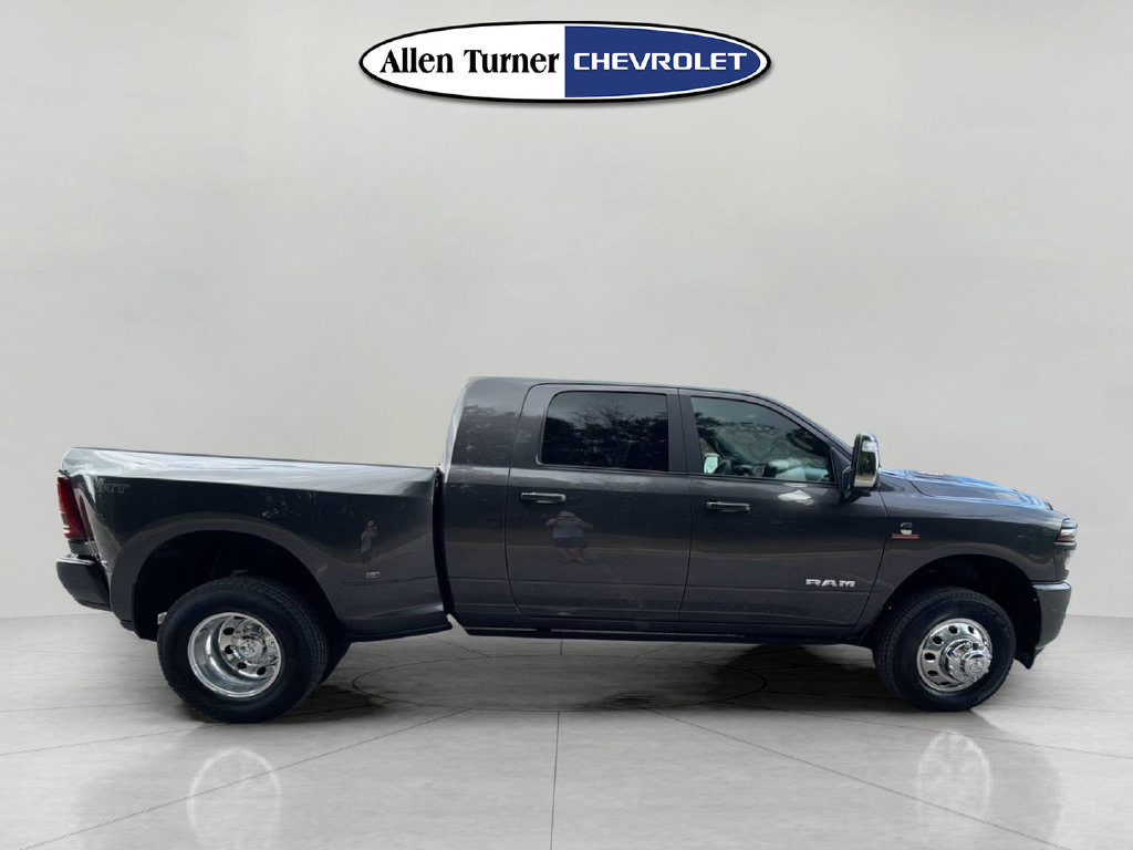 Used 2025 RAM 3500 Laramie AWD/4WD image 3