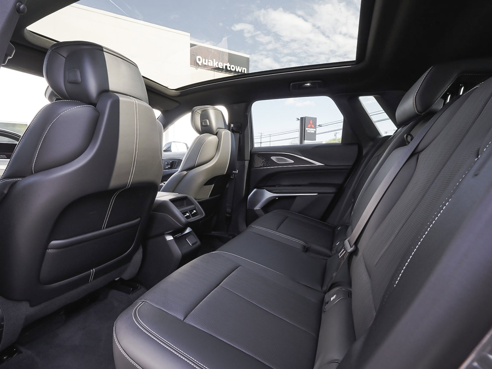 Used 2023 Cadillac Lyriq AWD image 36